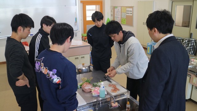 包丁の使い方や家庭科室の使用方法についても確認です。